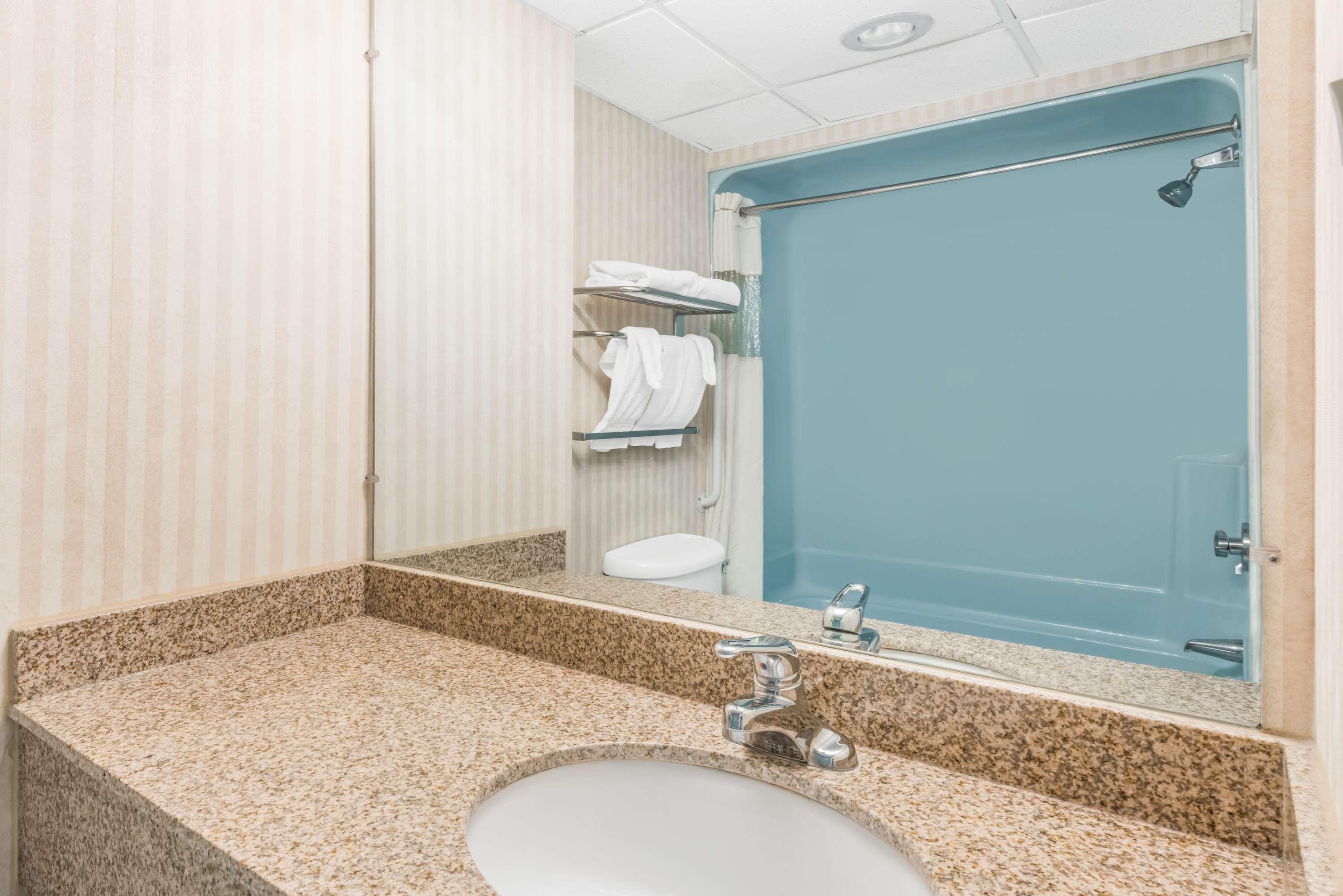 Howard Johnson By Wyndham Gillette Exteriér fotografie